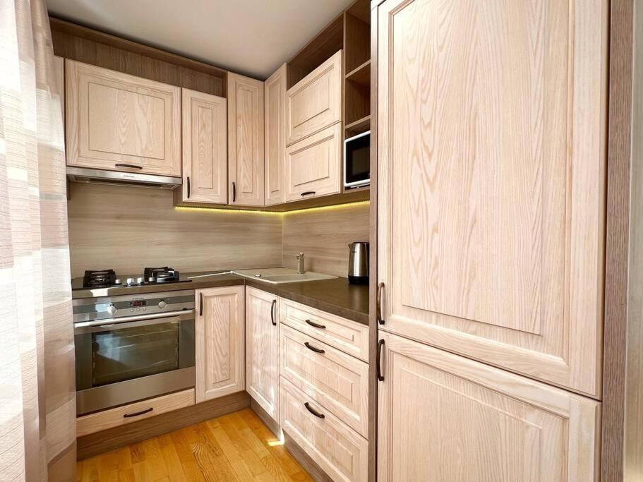 New Apartment With A View In The Town Center Narva Exterior photo