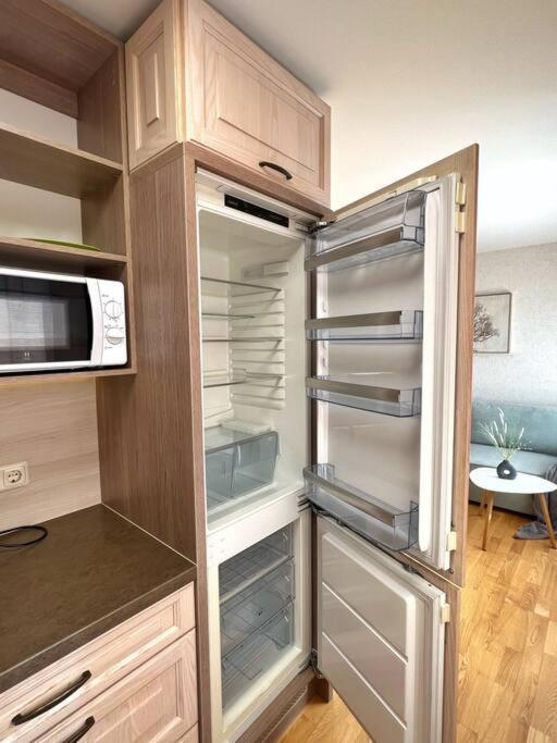 New Apartment With A View In The Town Center Narva Exterior photo