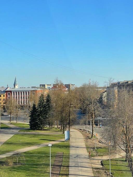 New Apartment With A View In The Town Center Narva Exterior photo