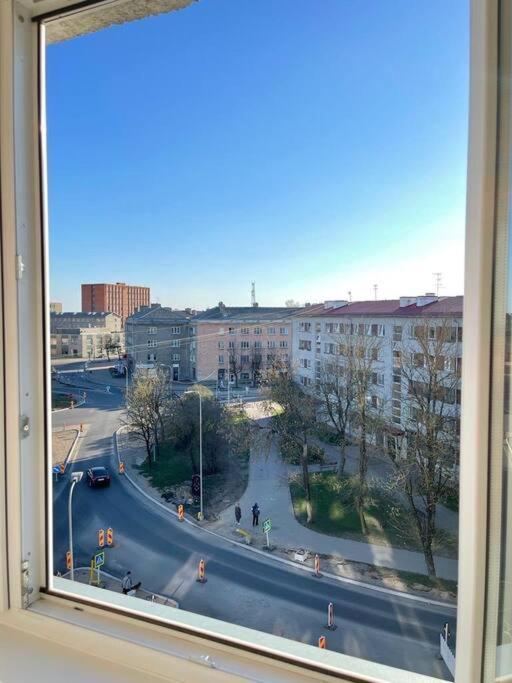 New Apartment With A View In The Town Center Narva Exterior photo