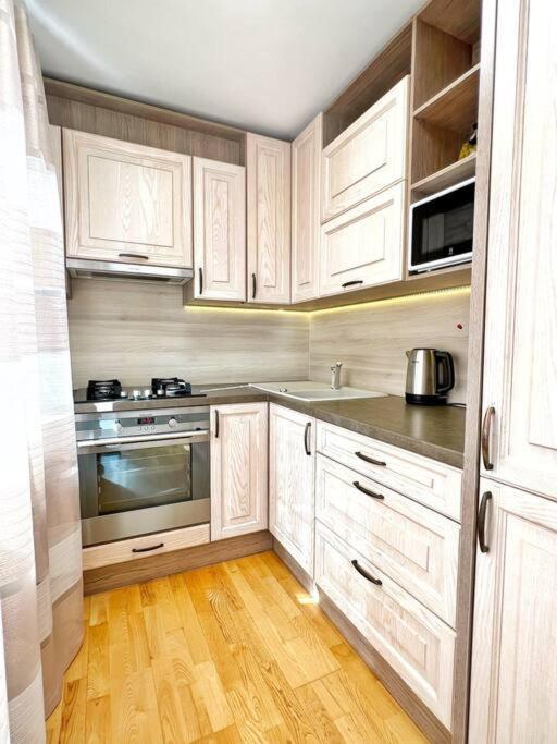 New Apartment With A View In The Town Center Narva Exterior photo
