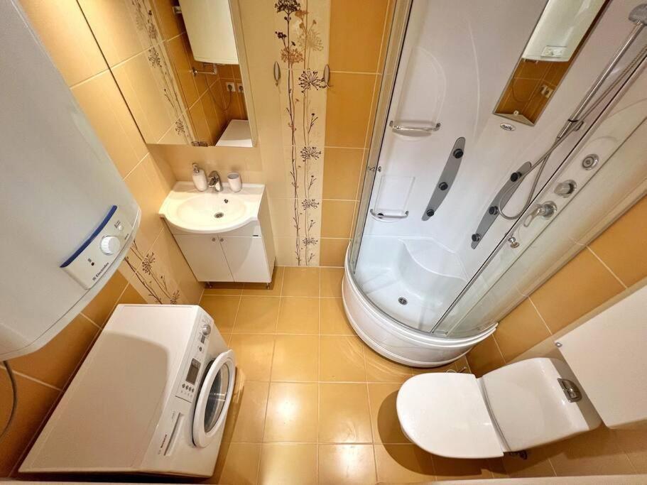 New Apartment With A View In The Town Center Narva Exterior photo