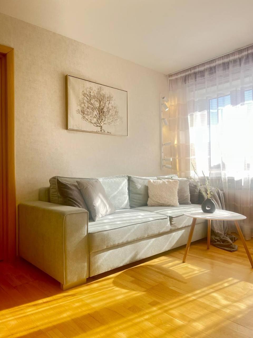 New Apartment With A View In The Town Center Narva Exterior photo